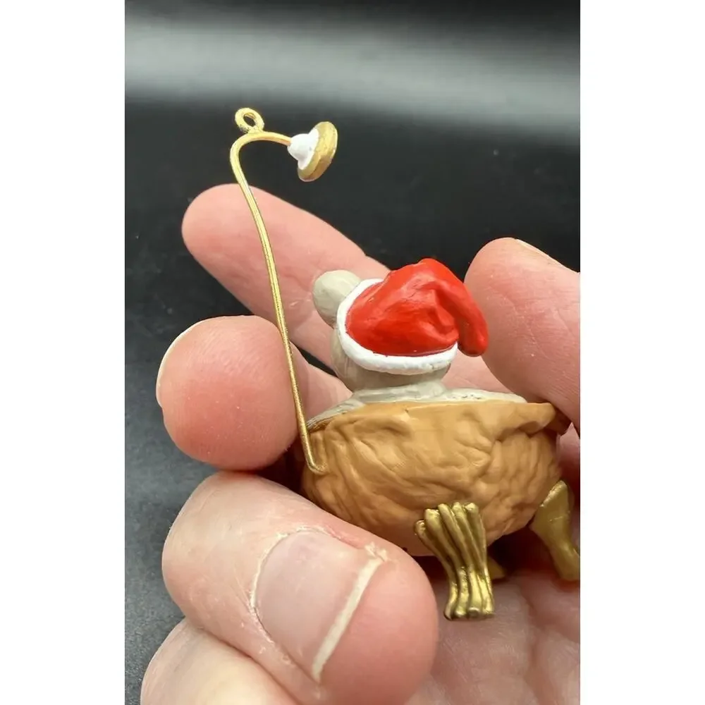 1988 Hallmark Ceramic Mouse in Bubble Bath Walnut Shell Squeaky Clean LO14
